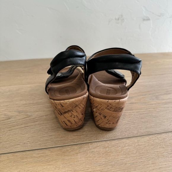 Aetrex Women's Livia Adjustable Quarter Strap Wedge - Black - Picture 4 of 7